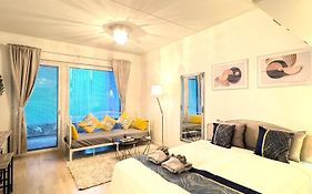 C&C Studio - Comfy Nest Near Airport & City Access